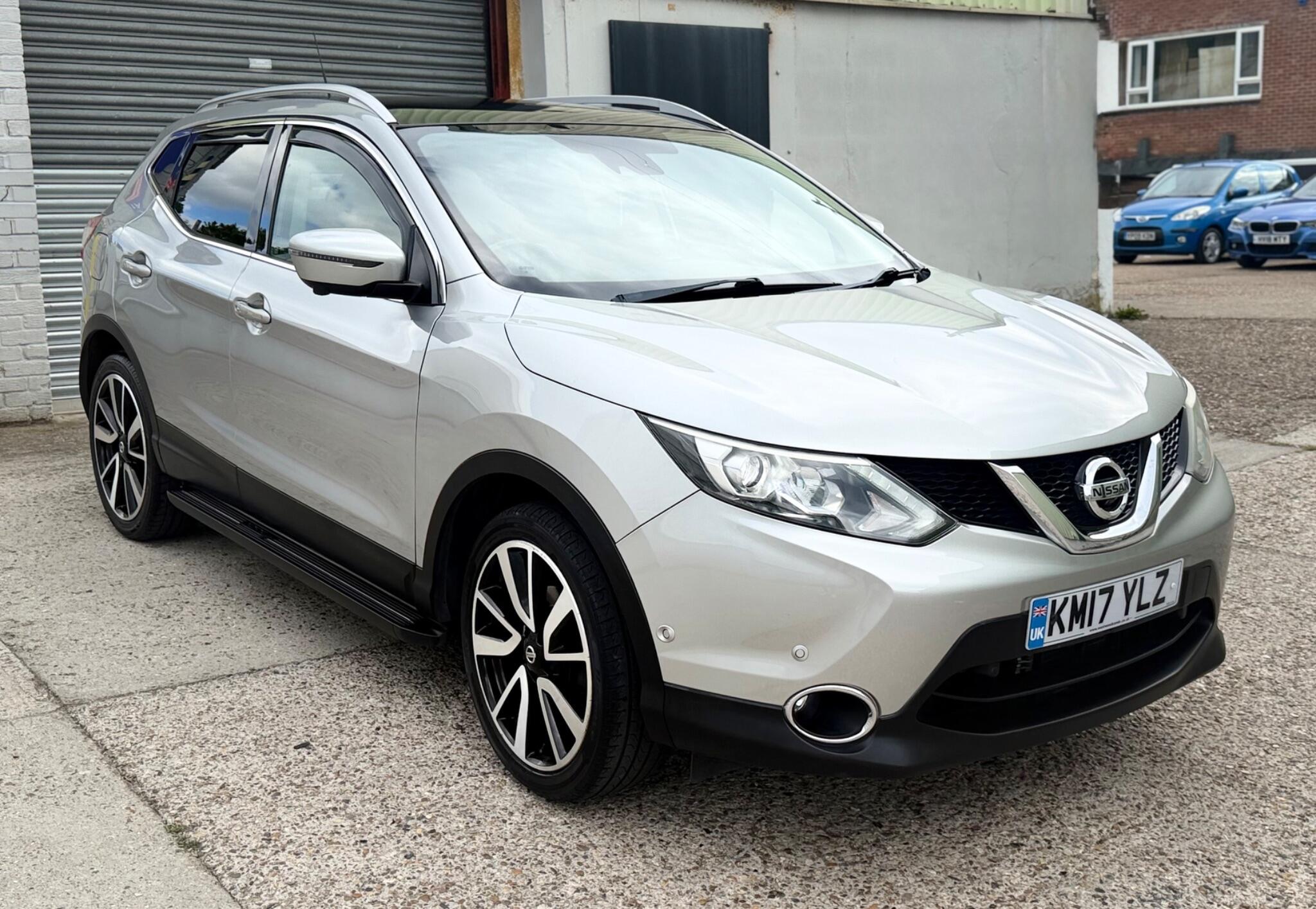 Nissan Qashqai Left Side